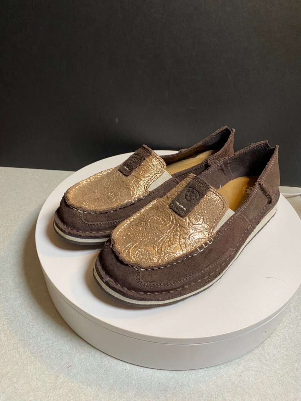 Ariat Cruiser Rose Gold Embossed Slip-On Shoes Women's Size 7B